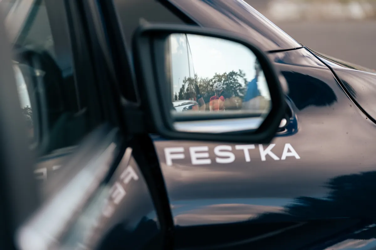 Z vyjížďky Praha–Karlovy Vary po stopách Formana