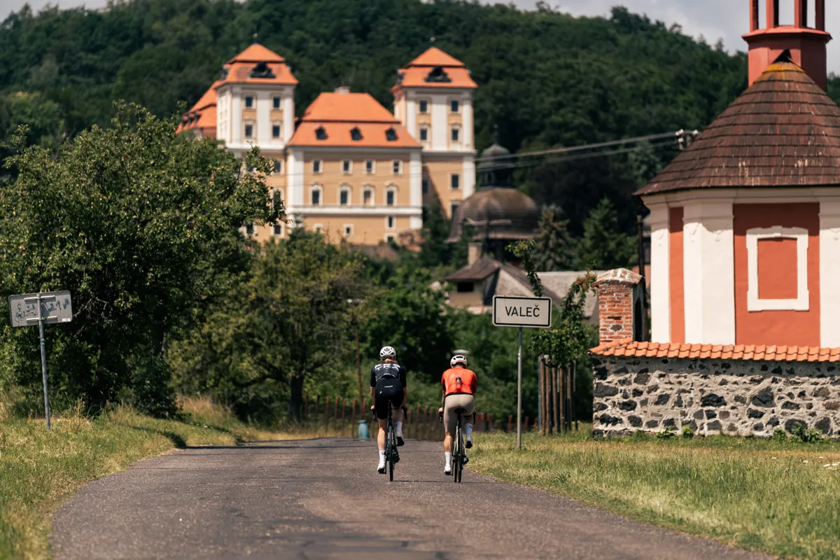 Z vyjížďky Praha–Karlovy Vary po stopách Formana